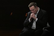 儋州特斯拉股价收涨超3%：特朗普无意沟通，马斯克父亲劝儿子低头